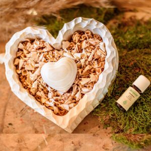 Set: Herzschale mit Zirbenspänen, Zirbenherz und Zirbelöl